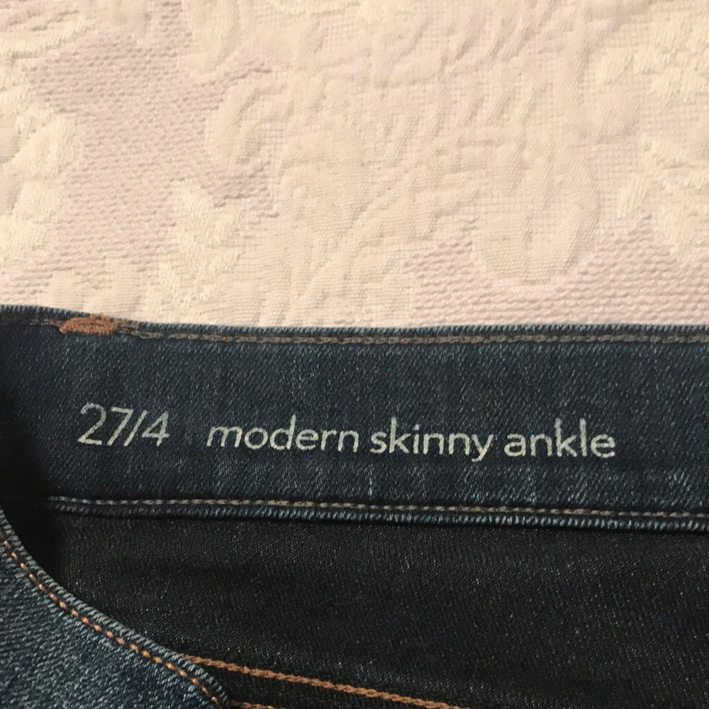 Mid rise jeans from loft, 27 inch waist, size 4, an excellent condition